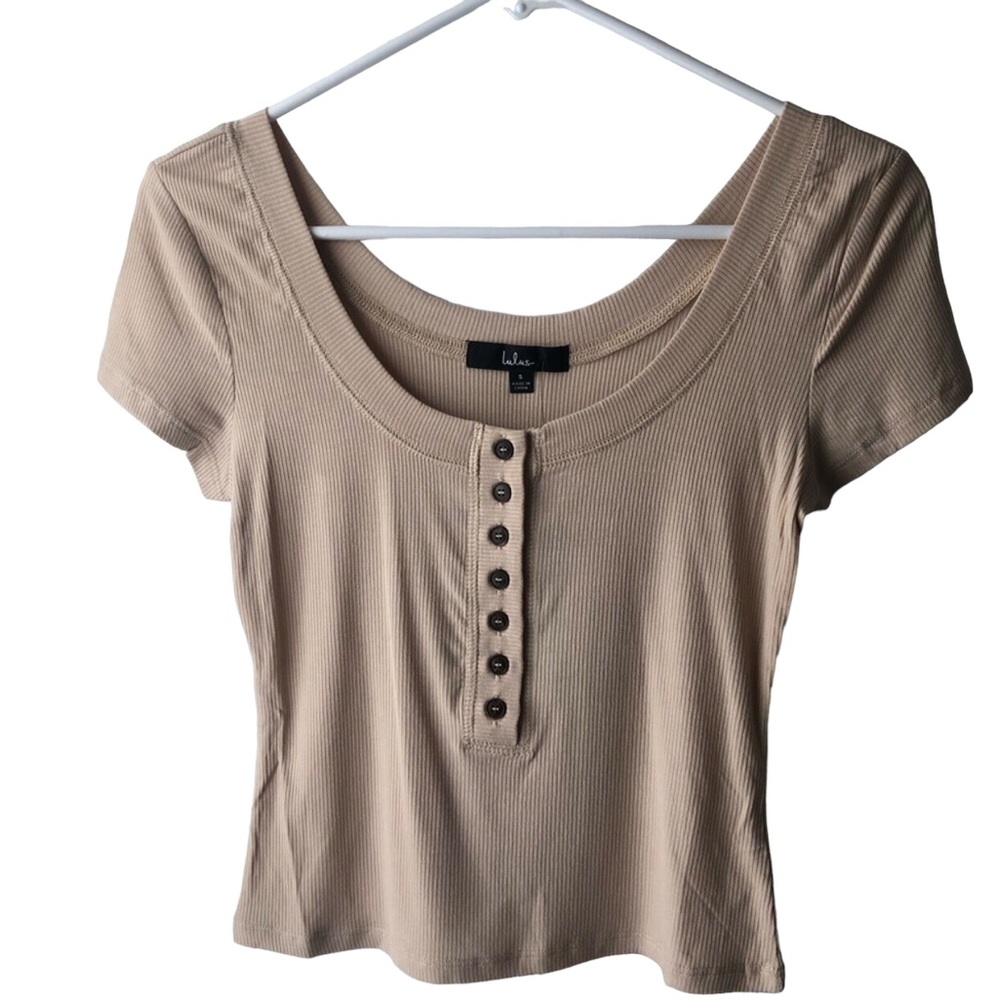 NWT Lulu’s Tan Basic Button up Crop Top - Size Small